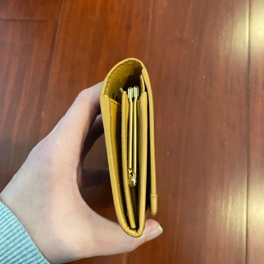 Celine Yellow Leather Wallet- Excellent Condition - Picture 4 of 8